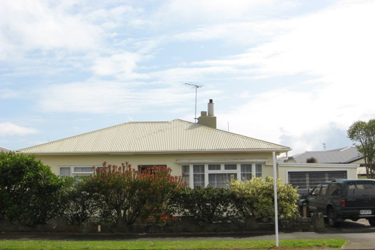 Photo of property in 2/128 Vivian Street, New Plymouth, 4310