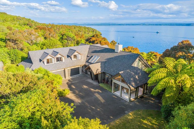 Photo of property in 3 Whakamoenga Point, Acacia Bay, Taupo, 3385