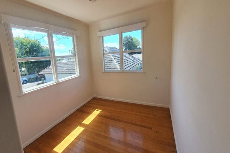 Photo of property in 15 Trentham Road, Papakura, 2110