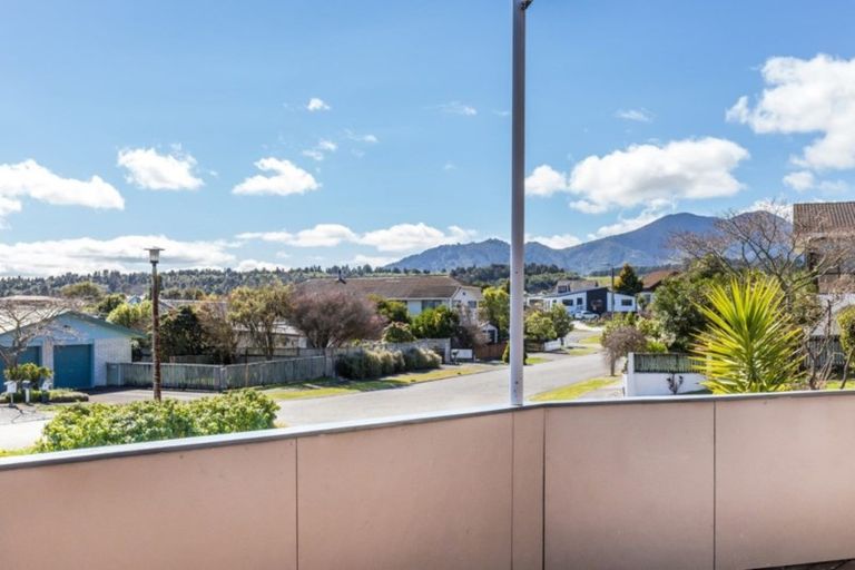Photo of property in 14 Kempton Place, Richmond Heights, Taupo, 3330