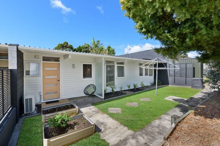 Photo of property in 3/340 Te Atatu Road, Te Atatu South, Auckland, 0610