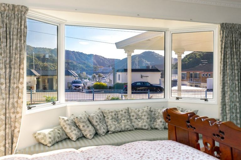 Photo of property in 40-42 Waikawa Road, Picton, 7220