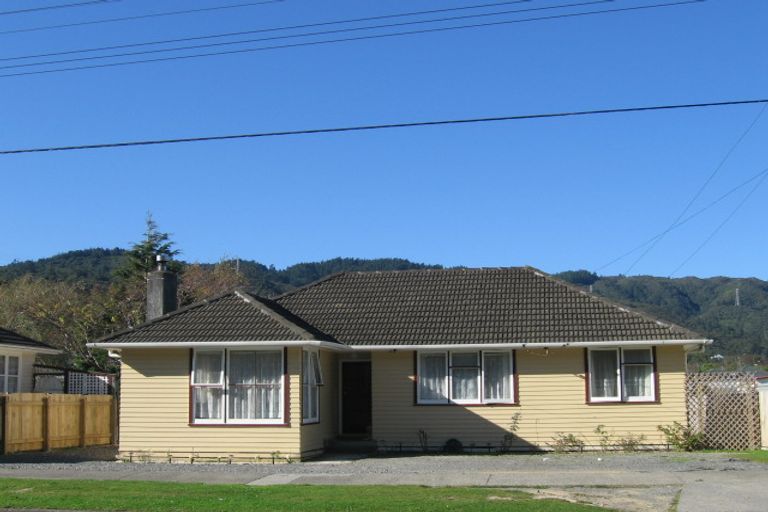 Photo of property in 127 George Street, Stokes Valley, Lower Hutt, 5019