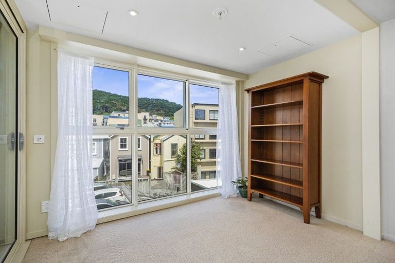 Photo of property in 4e/5 Kent Terrace, Mount Victoria, Wellington, 6011