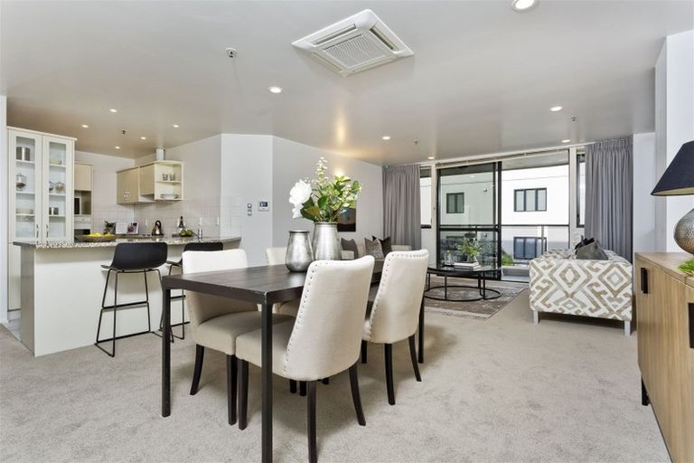 Photo of property in 4d/171 Hurstmere Road, Takapuna, Auckland, 0622