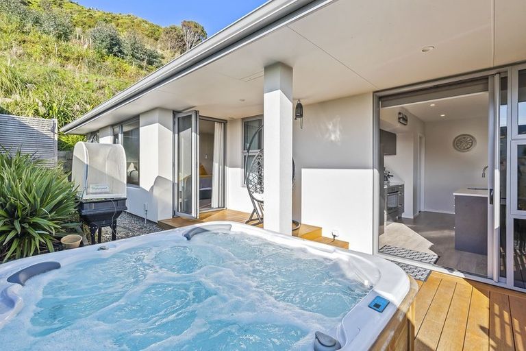 Photo of property in 99 Kakariki Grove, Waikanae, 5036