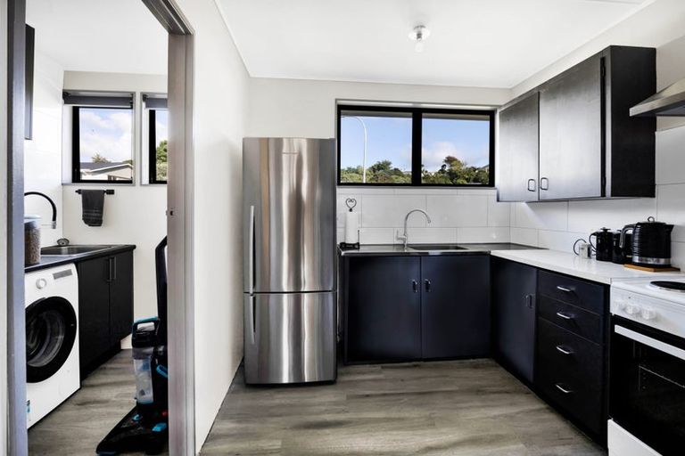 Photo of property in 6a Brixham Place, Merrilands, New Plymouth, 4312