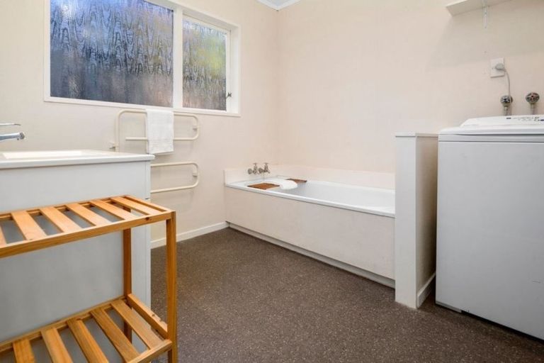 Photo of property in 14a Zande Terrace, Tawa, Wellington, 5028