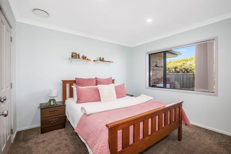 Photo of property in 5 Colin Guppy Crescent, Riverstone Terraces, Upper Hutt, 5018