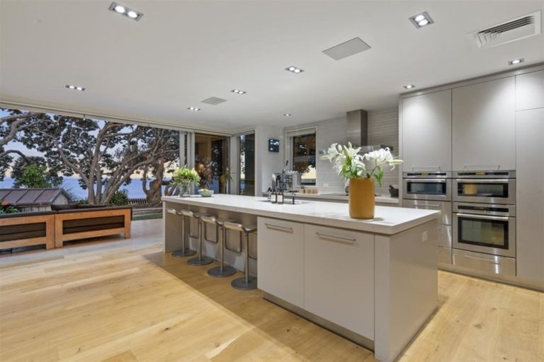 Photo of property in 25 Huntly Road, Campbells Bay, Auckland, 0630