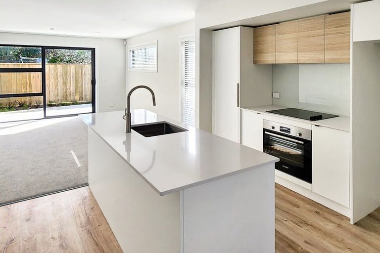 Photo of property in 7/31 Wainuiomata Road, Wainuiomata, Lower Hutt, 5014