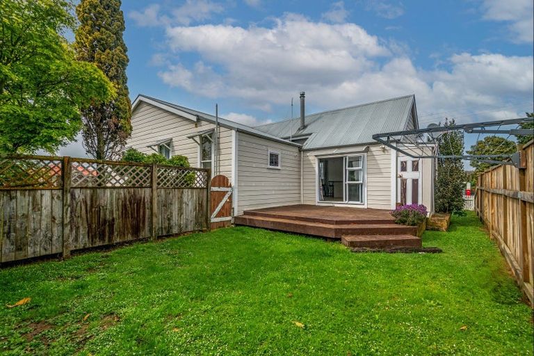 Photo of property in 35 Ross Street, Woodville, 4920