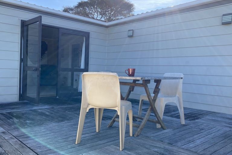 Photo of property in 16 Quincey Place, Massey, Auckland, 0614