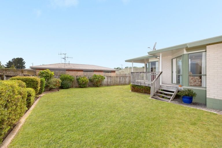 Photo of property in 5 Burnt Oak Drive, Pyes Pa, Tauranga, 3112
