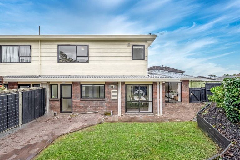 Photo of property in 1/15 Benygloe Place, Highland Park, Auckland, 2010