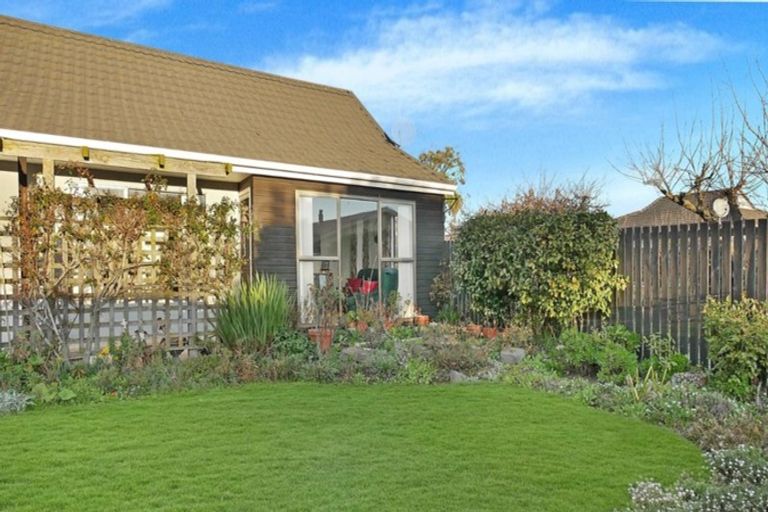 Photo of property in 2/3 Wanstead Place, Woolston, Christchurch, 8062