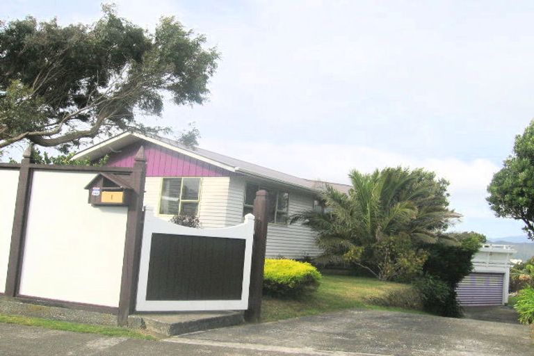 Photo of property in 1 Peach Tree Grove, Maungaraki, Lower Hutt, 5010