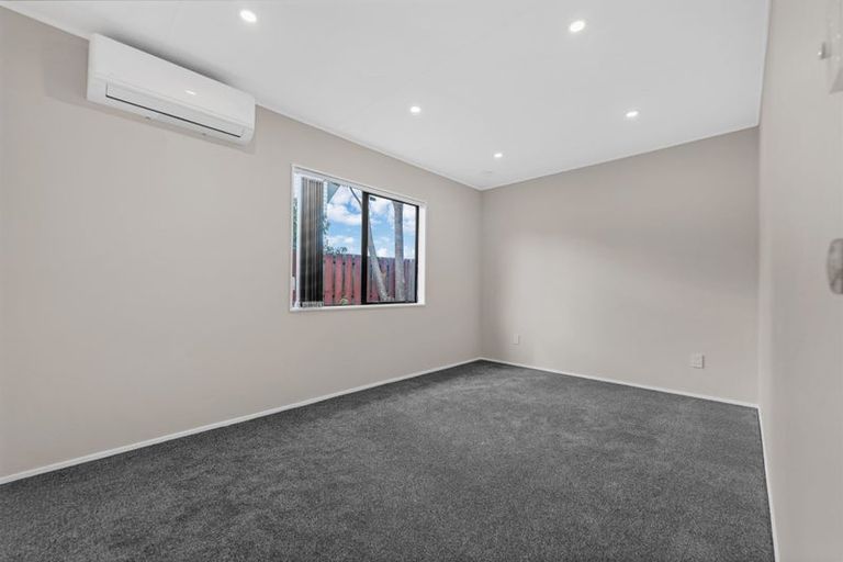 Photo of property in 2/81 Harmel Road, Glendene, Auckland, 0602