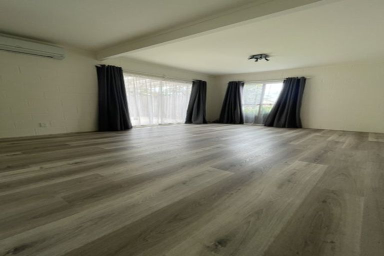 Photo of property in 14 Teviot Place, Totara Vale, Auckland, 0629