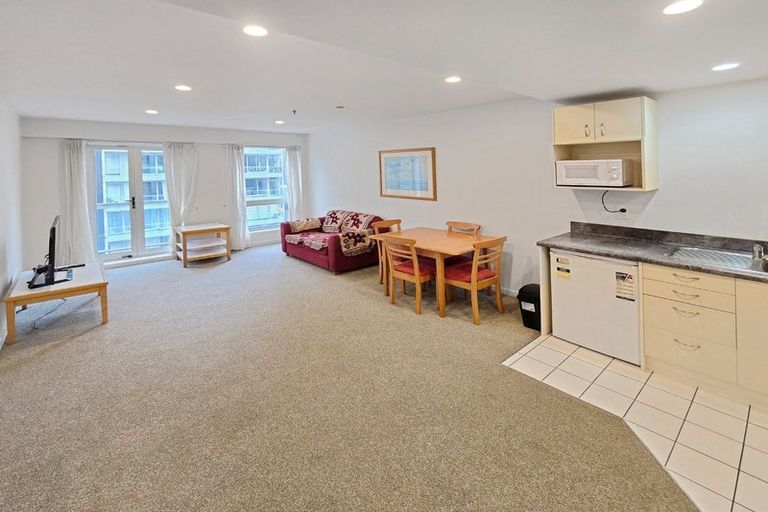 Photo of property in Terrace Heights Apartments, 6b/163 The Terrace, Wellington Central, Wellington, 6011