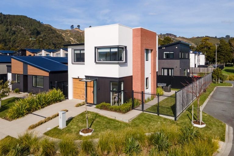 Photo of property in 38 Mawai Hakona Drive, Wallaceville, Upper Hutt, 5018