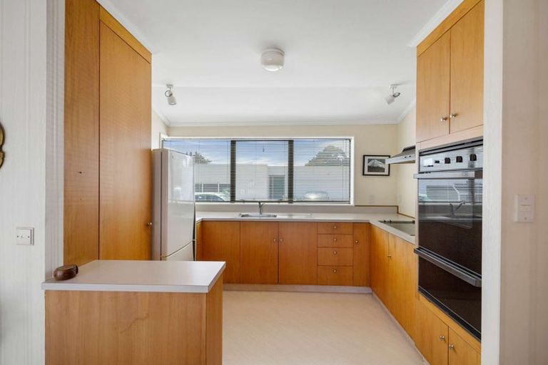 Photo of property in 19a Paynters Avenue, Strandon, New Plymouth, 4312