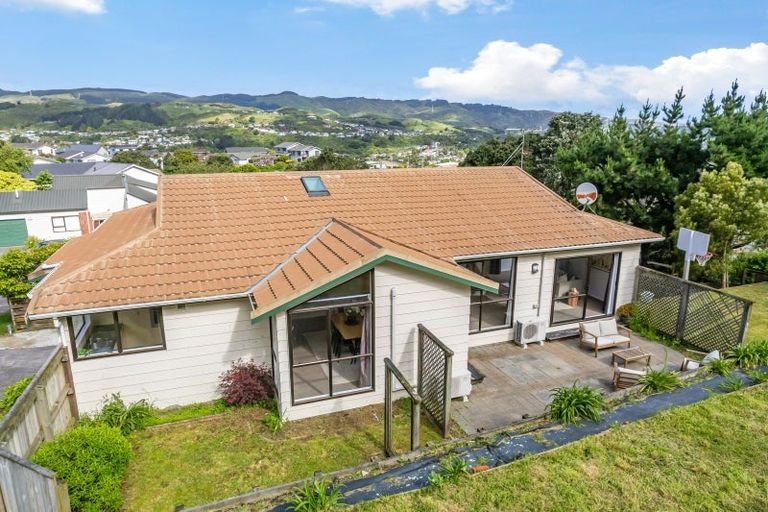 Photo of property in 14 Cullen Place, Tawa, Wellington, 5028