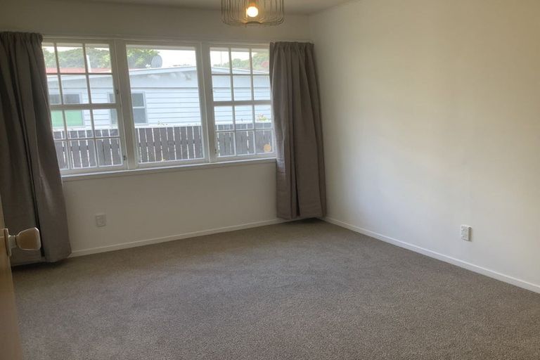 Photo of property in 2/53 Ludlam Crescent, Woburn, Lower Hutt, 5010