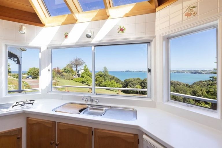 Photo of property in 6 Puriri Place, Sandspit, Warkworth, 0982