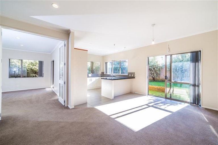 Photo of property in 16f Lincoln Road, Henderson, Auckland, 0610