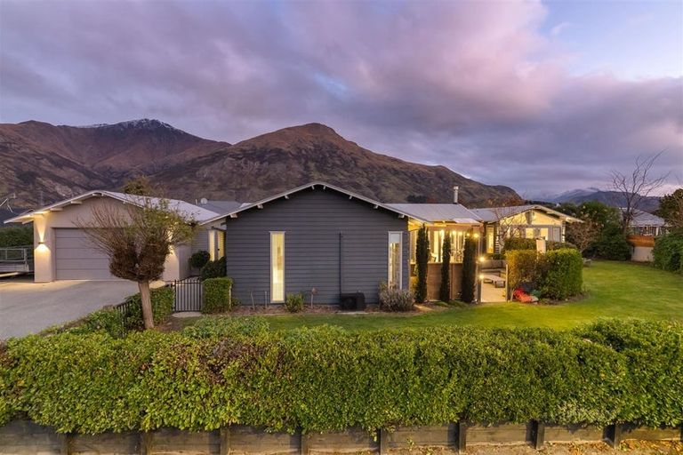 Photo of property in 3 Bridesdale Drive, Lake Hayes, Queenstown, 9304
