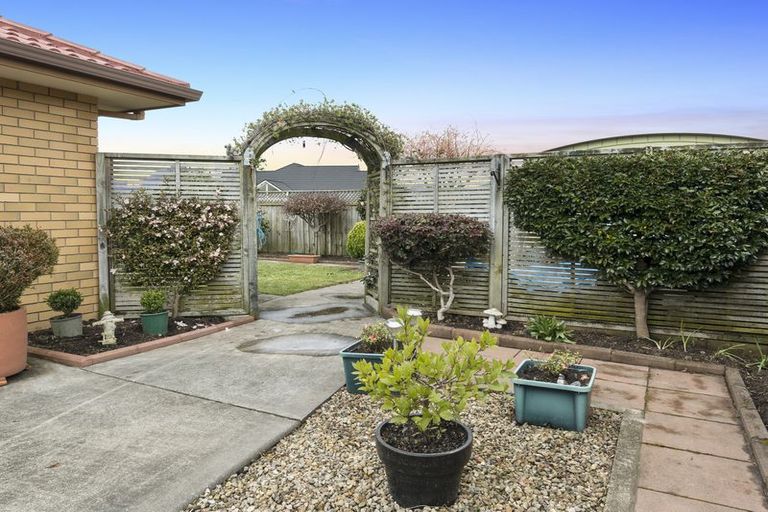 Photo of property in 28 Mcleod Place, Papamoa Beach, Papamoa, 3118