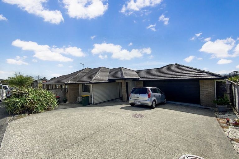 Photo of property in 89 Lake Panorama Drive, Henderson Valley, Auckland, 0612