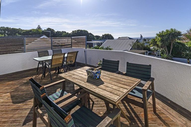 Photo of property in 8 Barrett Street, Westown, New Plymouth, 4310