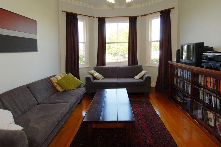 Photo of property in 2/21 Cowper Street, Devonport, Auckland, 0624