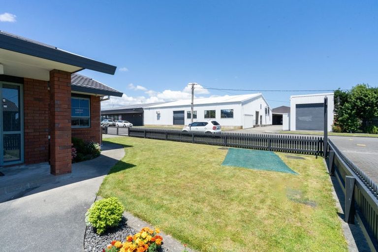 Photo of property in 2 Surrey Lane, Levin, 5510