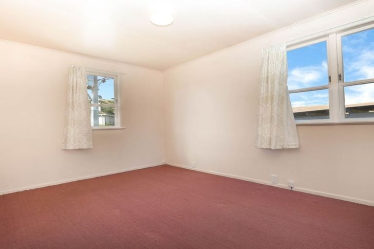 Photo of property in 3 Swansea Street, Cannons Creek, Porirua, 5024