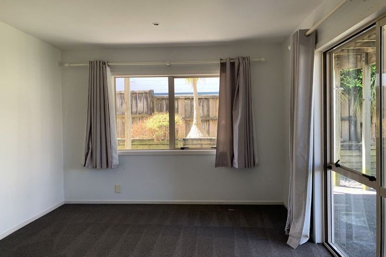Photo of property in 3 Bridgehead Cove, West Harbour, Auckland, 0618