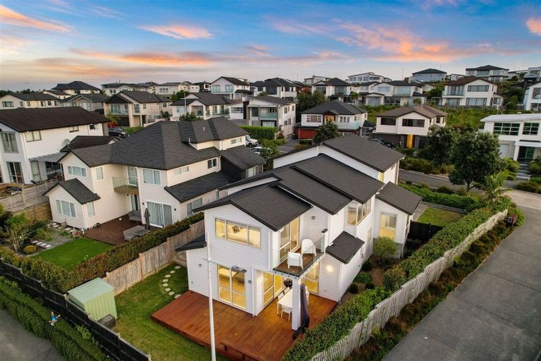 Photo of property in 17 Bounty Road, Long Bay, Auckland, 0630