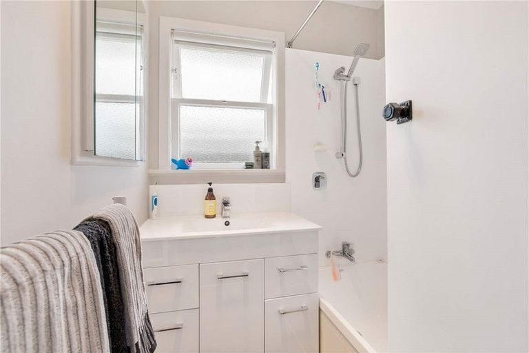 Photo of property in 1/4 Royal Arch Place, Rosehill, Papakura, 2113