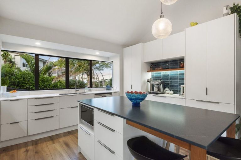 Photo of property in 83b William Bayes Place, Red Beach, 0932