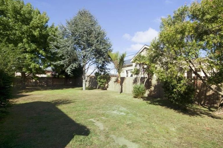 Photo of property in 21 Rimu Street, New Lynn, Auckland, 0600