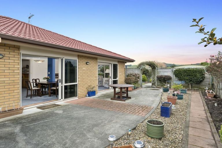 Photo of property in 28 Mcleod Place, Papamoa Beach, Papamoa, 3118