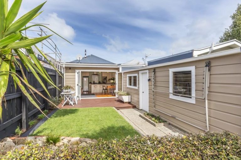 Photo of property in 17 Picton Avenue, Newtown, Wellington, 6021