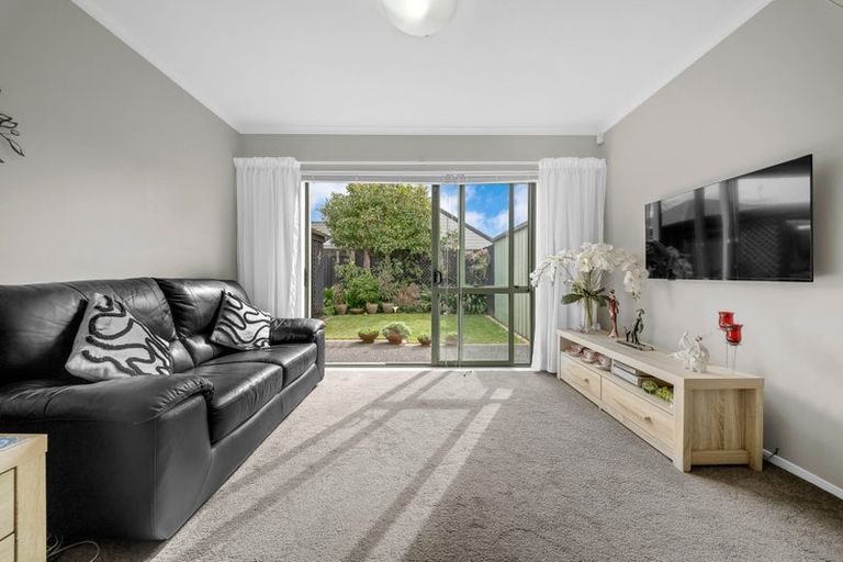 Photo of property in 6 Craiburn Street, Ranui, Auckland, 0612