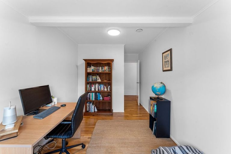 Photo of property in 22 Himalaya Drive, Half Moon Bay, Auckland, 2012