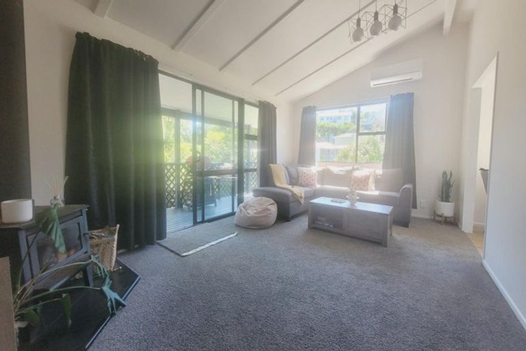 Photo of property in 10 Sombrero View, Ascot Park, Porirua, 5024