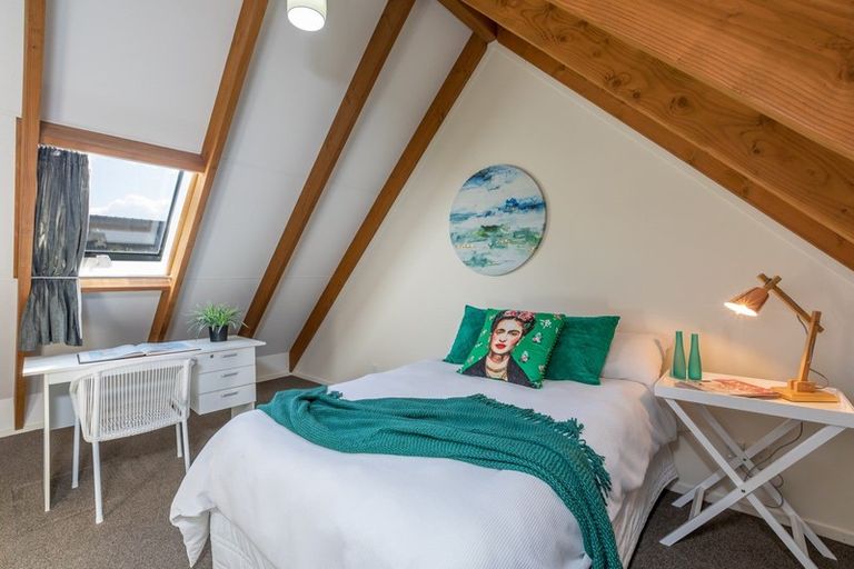 Photo of property in 2/49 Ranui Terrace, Tawa, Wellington, 5028