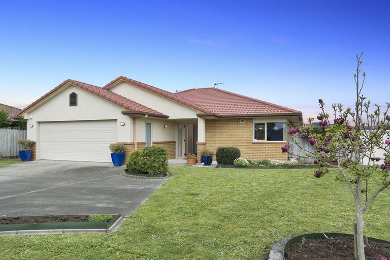 Photo of property in 28 Mcleod Place, Papamoa Beach, Papamoa, 3118