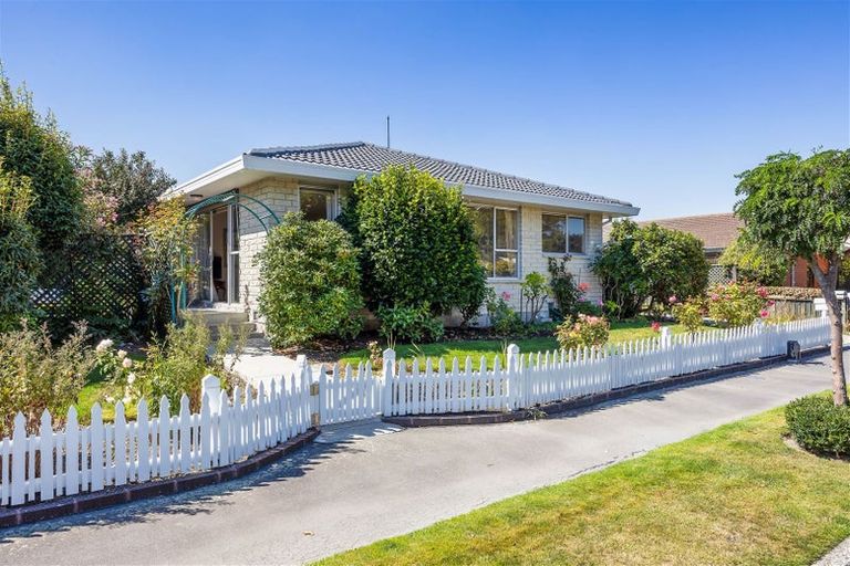 Photo of property in 1/12 Broadfell Avenue, Avonhead, Christchurch, 8042